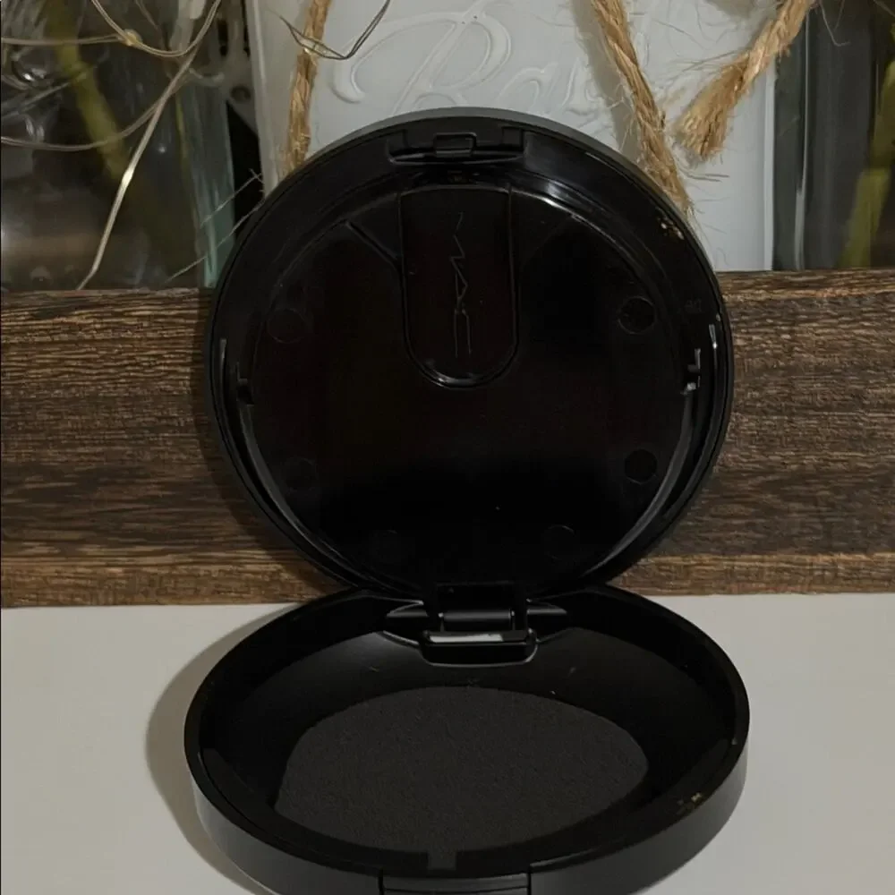 MAC Studio Fix Powder Plus Foundation C8 New Refillable Compact
